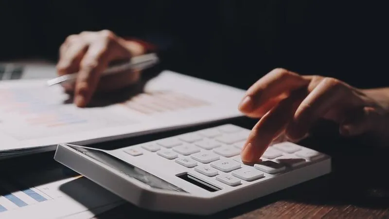 Business owner calculating payroll shortfall